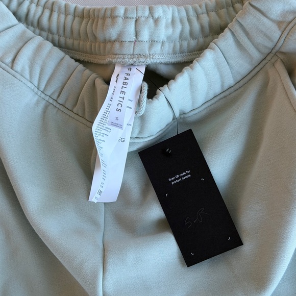 NWT Fabletics Cozy Fleece Wide Leg Sweatpant - Picture 8 of 10